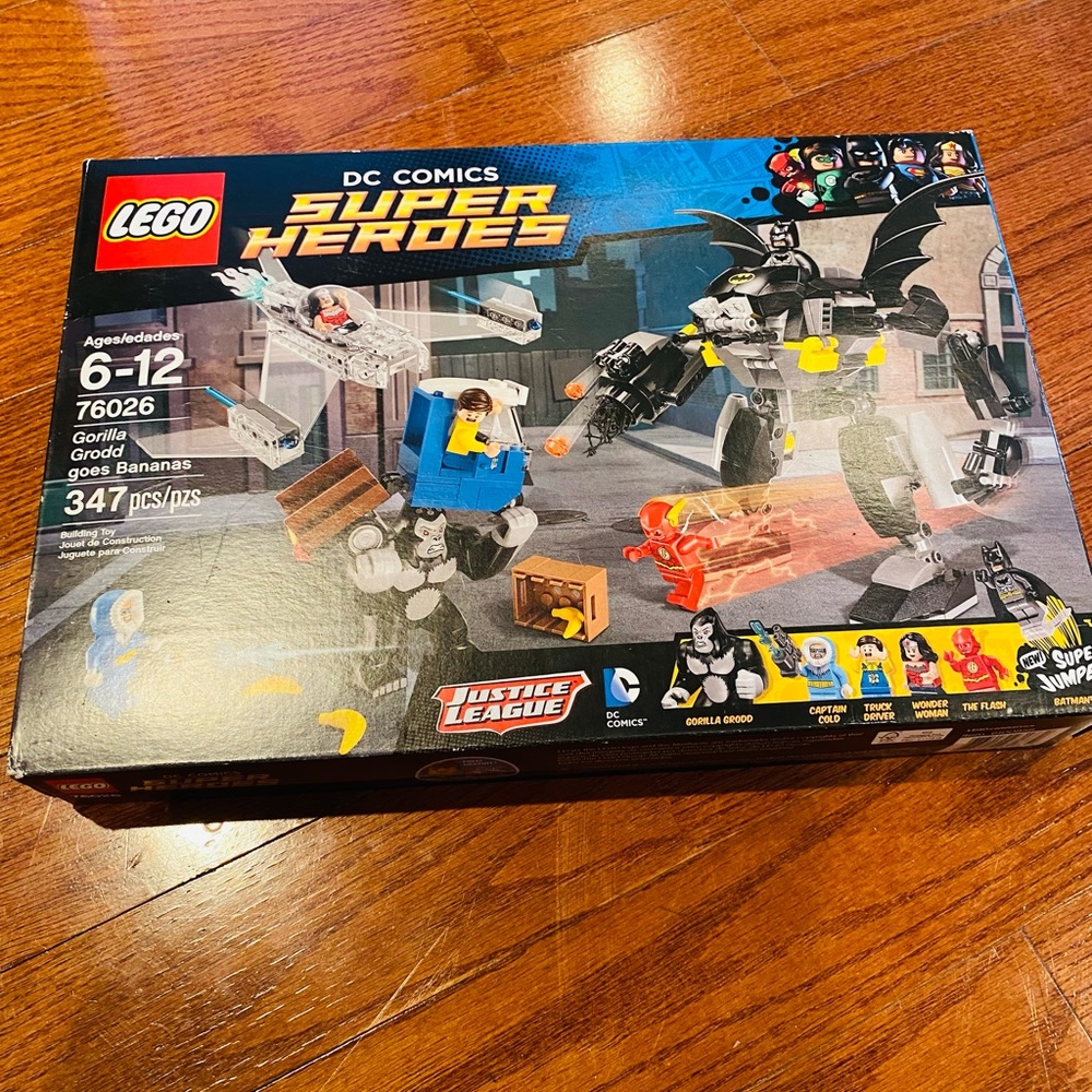 Legos DC superheroes 76026 Lego set with large flash, wonder women